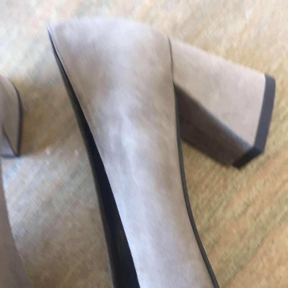 Stuart Weitzman Taupe Suede Pumps - Size 8M - Picture 3 of 6